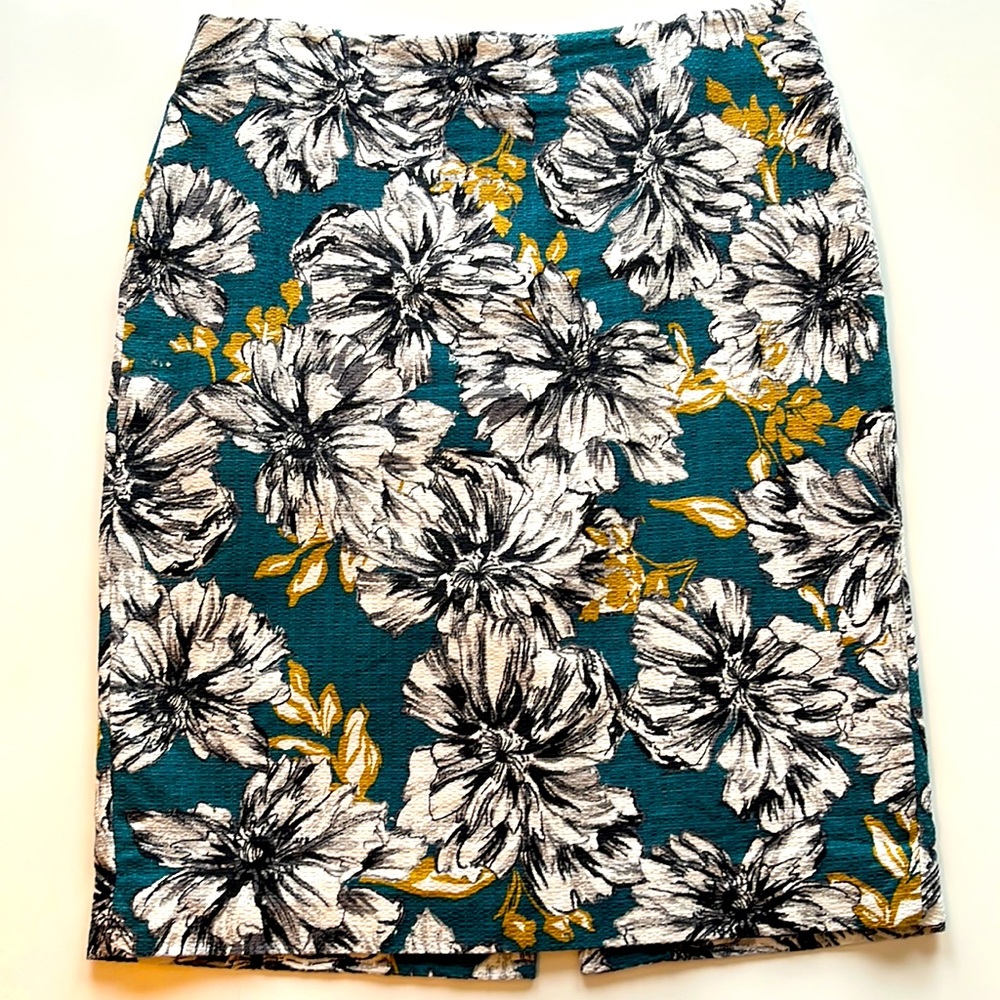 Ann Taylor pencil skirt. Colors: teal, gold, black and white. Size 12.